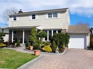 49 Patton Blvd, New Hyde Park, NY 11040
