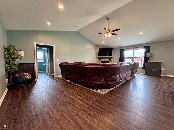4th image of 135 Bentley Dr