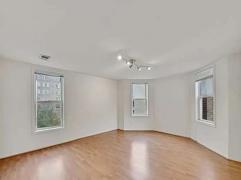 1421 Columbia Rd NW #304 — Photo 13