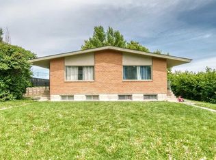 416/418 33rd Ave NE, Calgary, AB T2E2H9