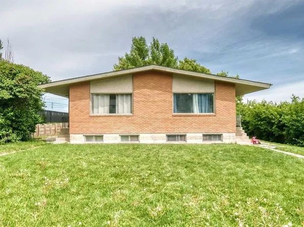 416/418 33rd Ave NE, Calgary, AB T2E 2H9