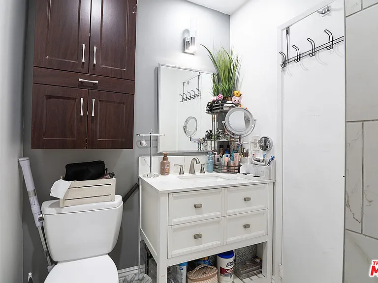 333 S Serrano Ave #5 — Photo 9