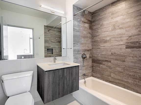 4th image of 4107 Crescent St APT 2F