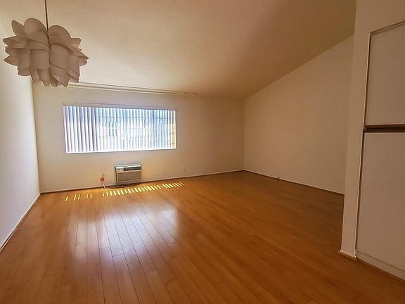 4th image of 1221 N Seward St #207