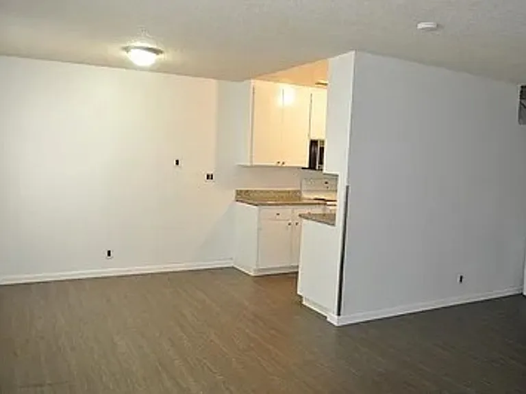 1608 Sycamore Dr #2 — Photo 4