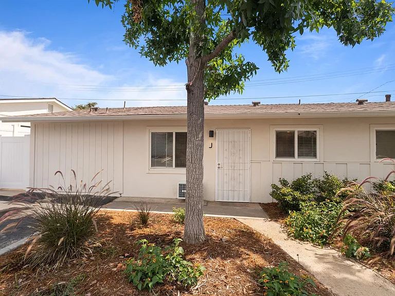 Vista Palms Apartment Homes- Yucaipa, CA — Photo 24