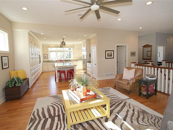 3rd image of 509 SW Camden Dr