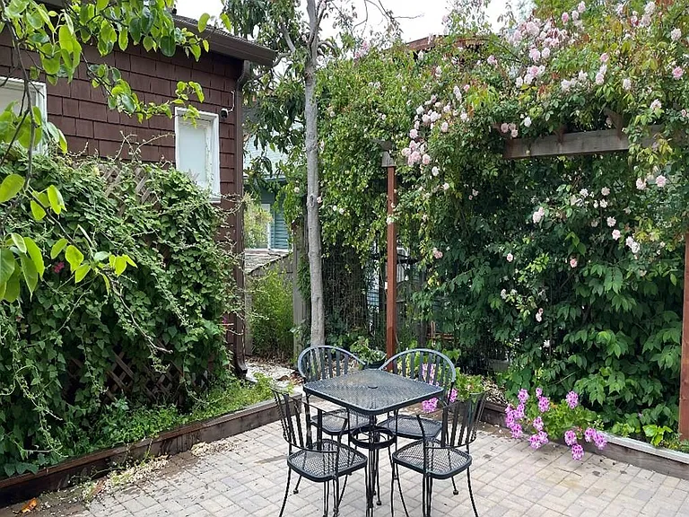 1441 Josephine St — Photo 3