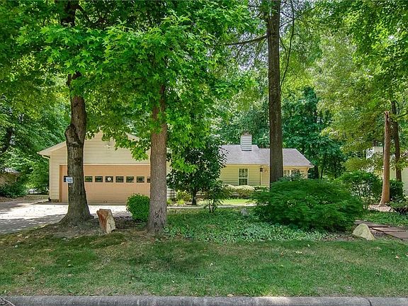 3rd image of 143 W Lakefield Dr