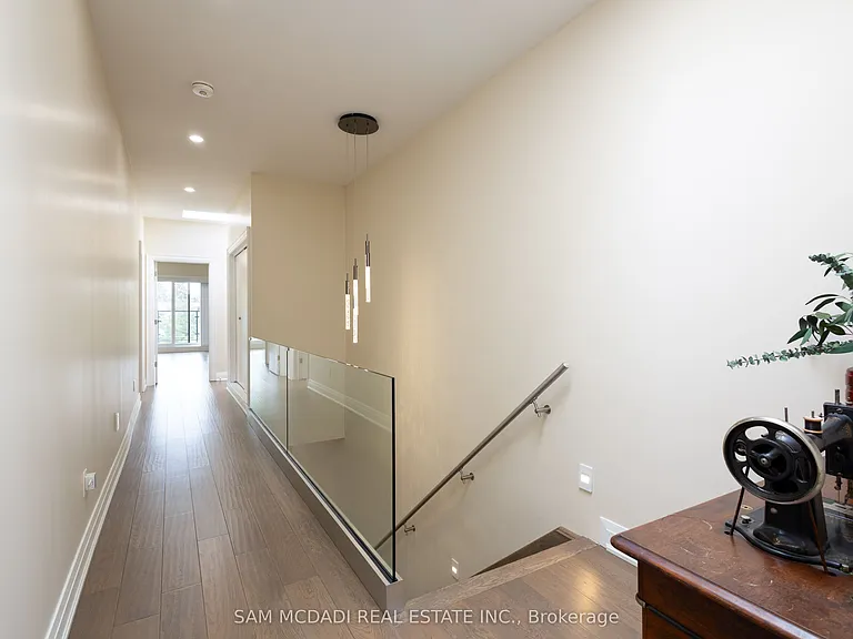 35A Broadview Ave — Photo 20