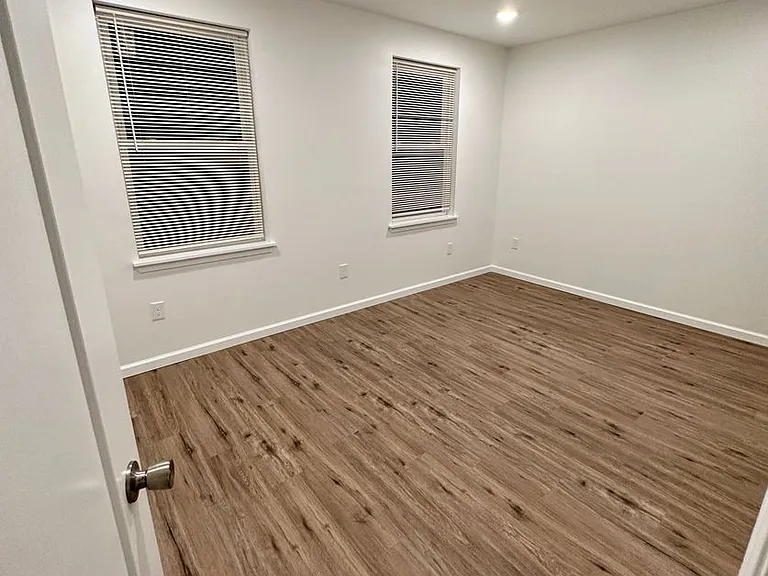 4224 Brown St — Photo 7