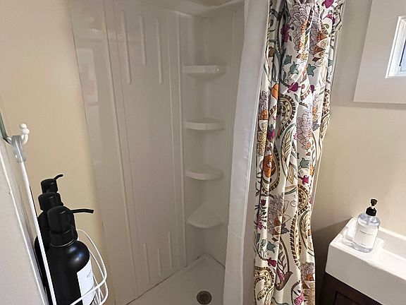 Interior: 
Bathroom/Shower