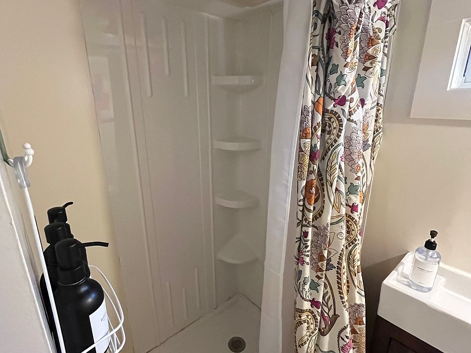 Interior: 
Bathroom/Shower