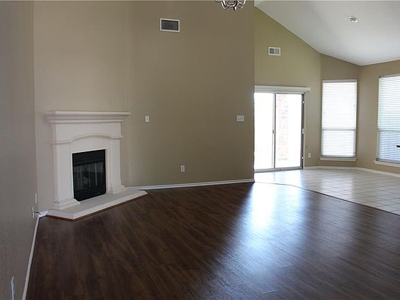 3rd image of 9856 Gallatin Ln