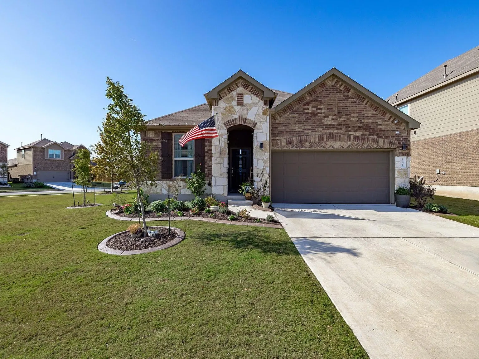 4 bed, 2.0 bath, 1859 sqft, $2,400 — Photo 1