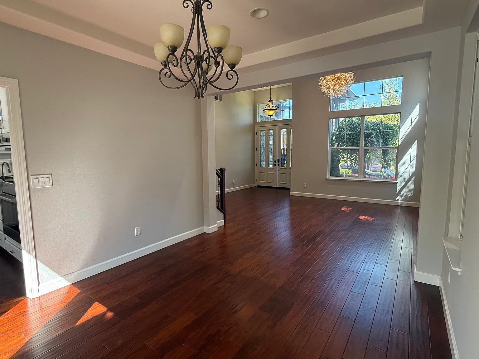 4 bed, 2.5 bath, 2337 sqft, $5,250 — Photo 2