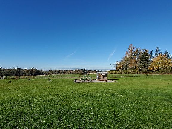 Large West Facing Fenced Yd