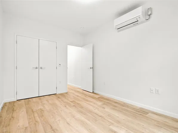 1731 Lacombe Avenue image 17 of 23