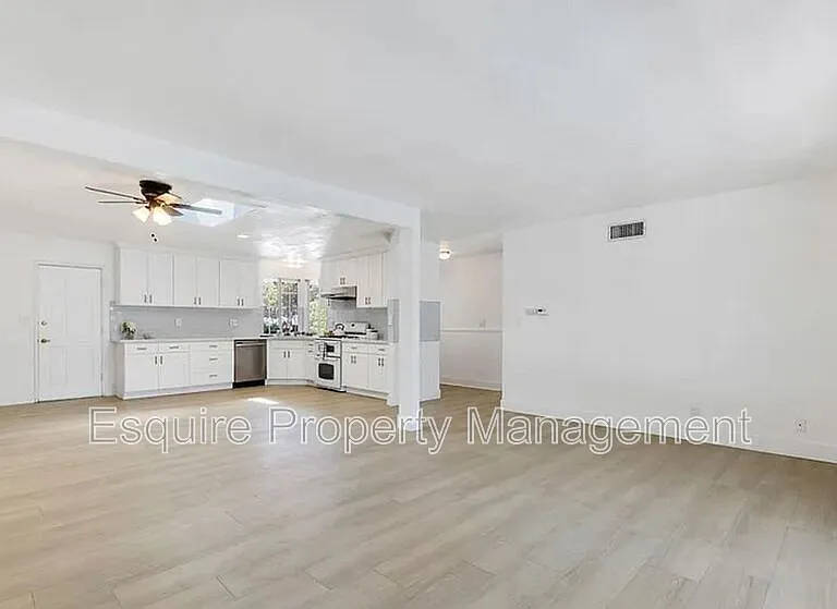 906 Granby St — Photo 6
