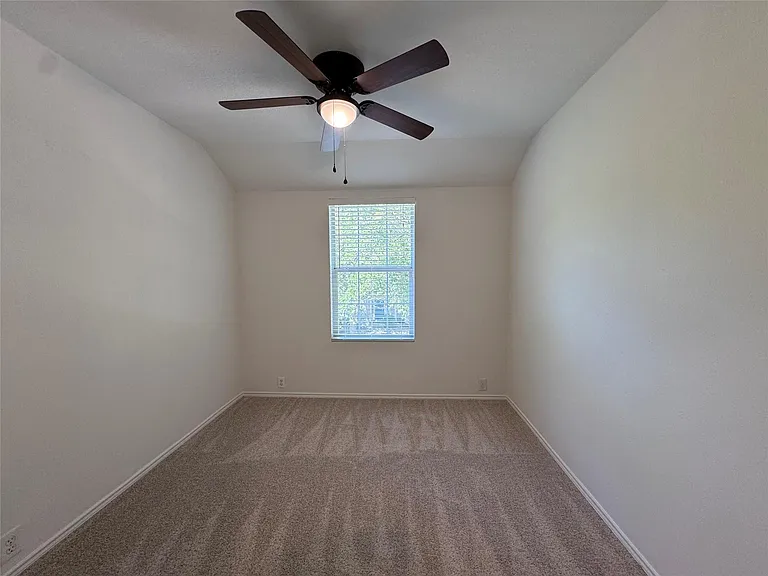 29726 Sullivan Oaks Dr — Photo 16