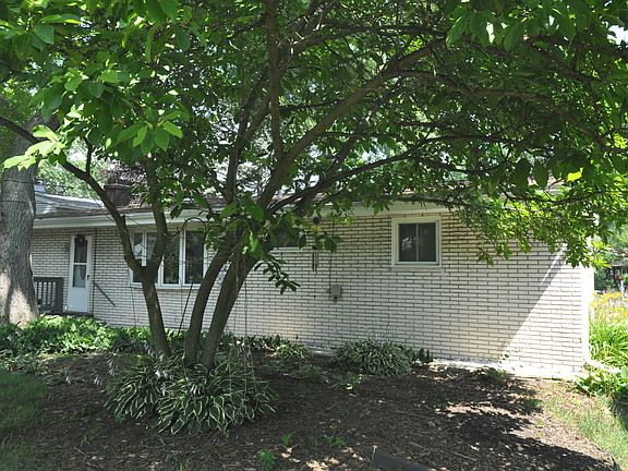 2nd image of 25615 W Lakeview Ct