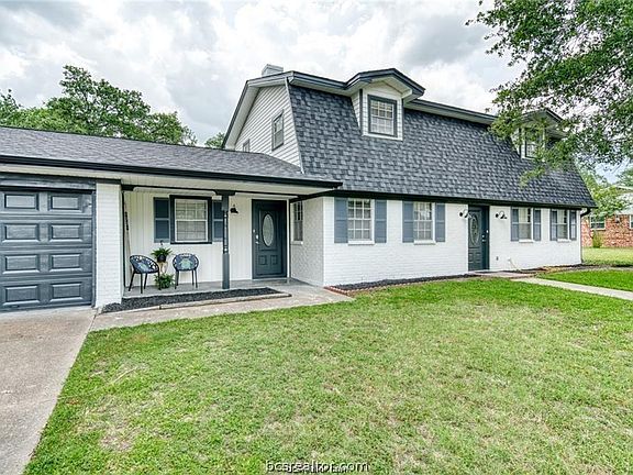 3rd image of 1221 S Ridgefield Cir