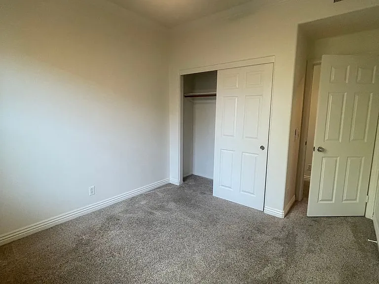 1518 Valencia Ave — Photo 13