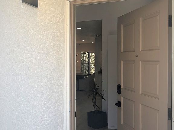 5th image of 4746 Oakwood Ave APT 2