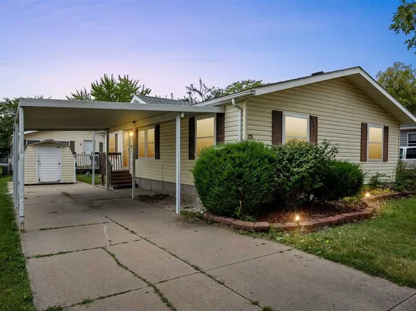121 Polopony Ct, Iowa City, IA 52240