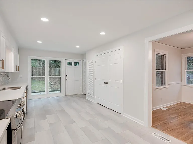 1839 Robin Rd — Photo 13