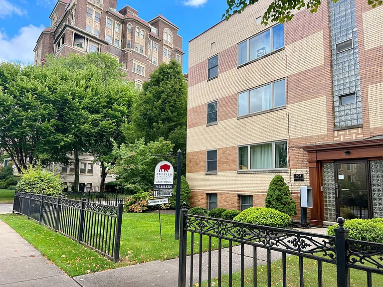 905 Delaware Apartments — Photo 17