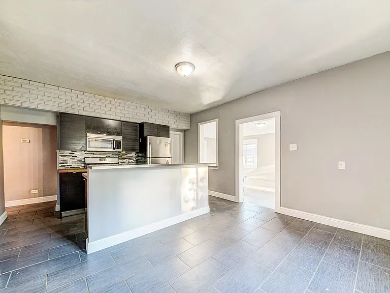 311 Boggs Ave — Photo 2