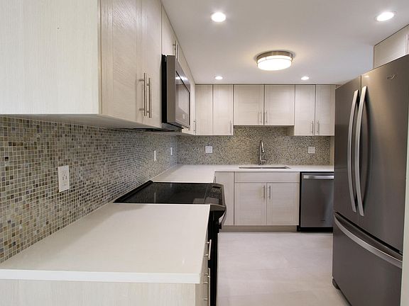 5th image of 1200 S Flagler Dr APT 406