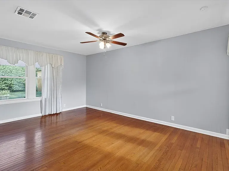 4637 Calvin Dr — Photo 4