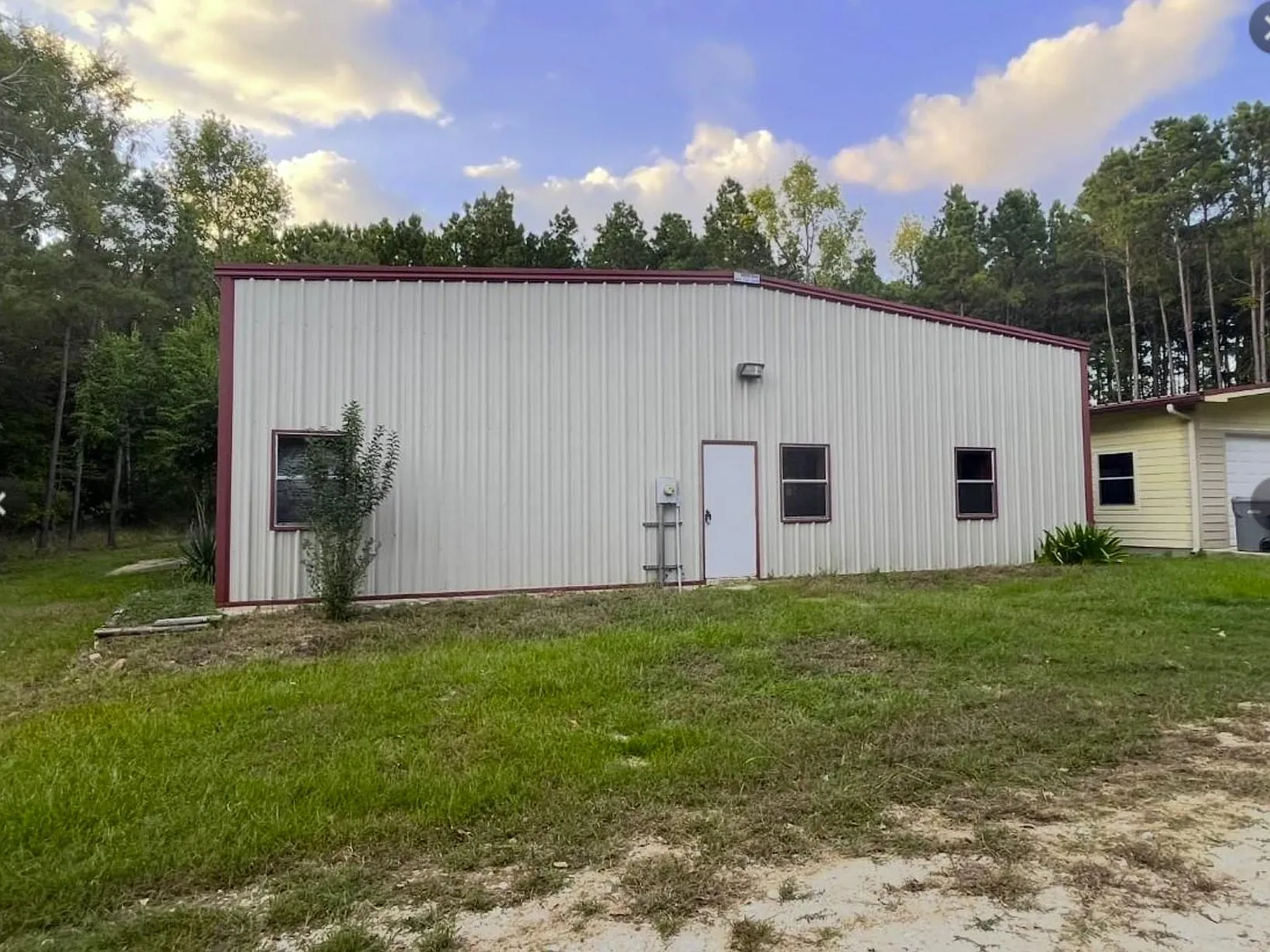 1 bed, 1.0 bath, 4000 sqft, $1,500 — Photo 2
