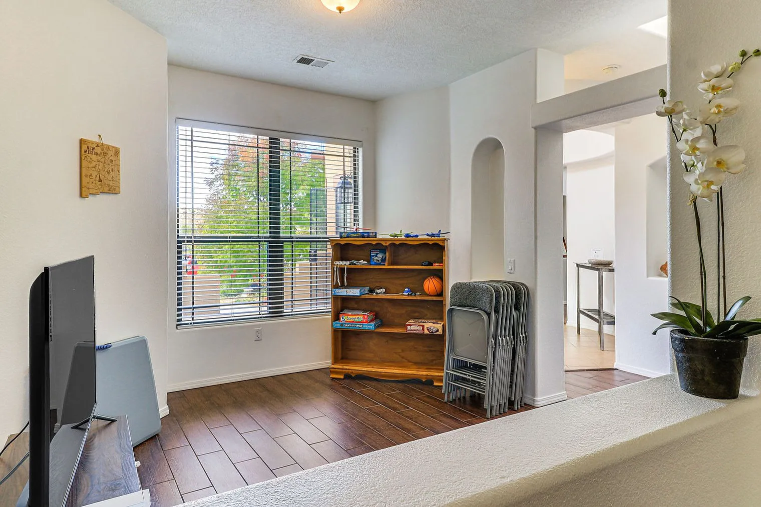 4 bed, 2.0 bath, 2992 sqft, $9,739 — Photo 4