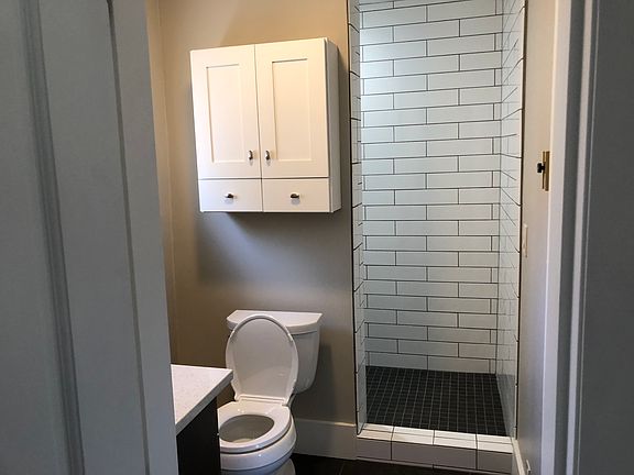 5th image of 820 SW C Ave