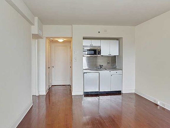 5th image of 1205 Saint Charles Ave APT 817