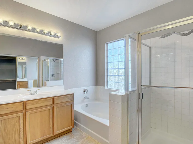 2349 Brooklyn Bridge St — Photo 23