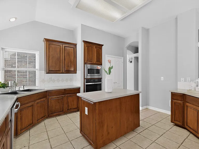 100 Shumard Ct — Photo 7