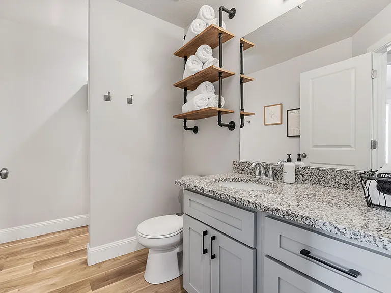 231 W Seasons Ln — Photo 38