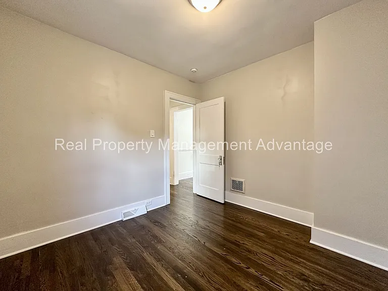 310 W Hazelhurst St — Photo 15
