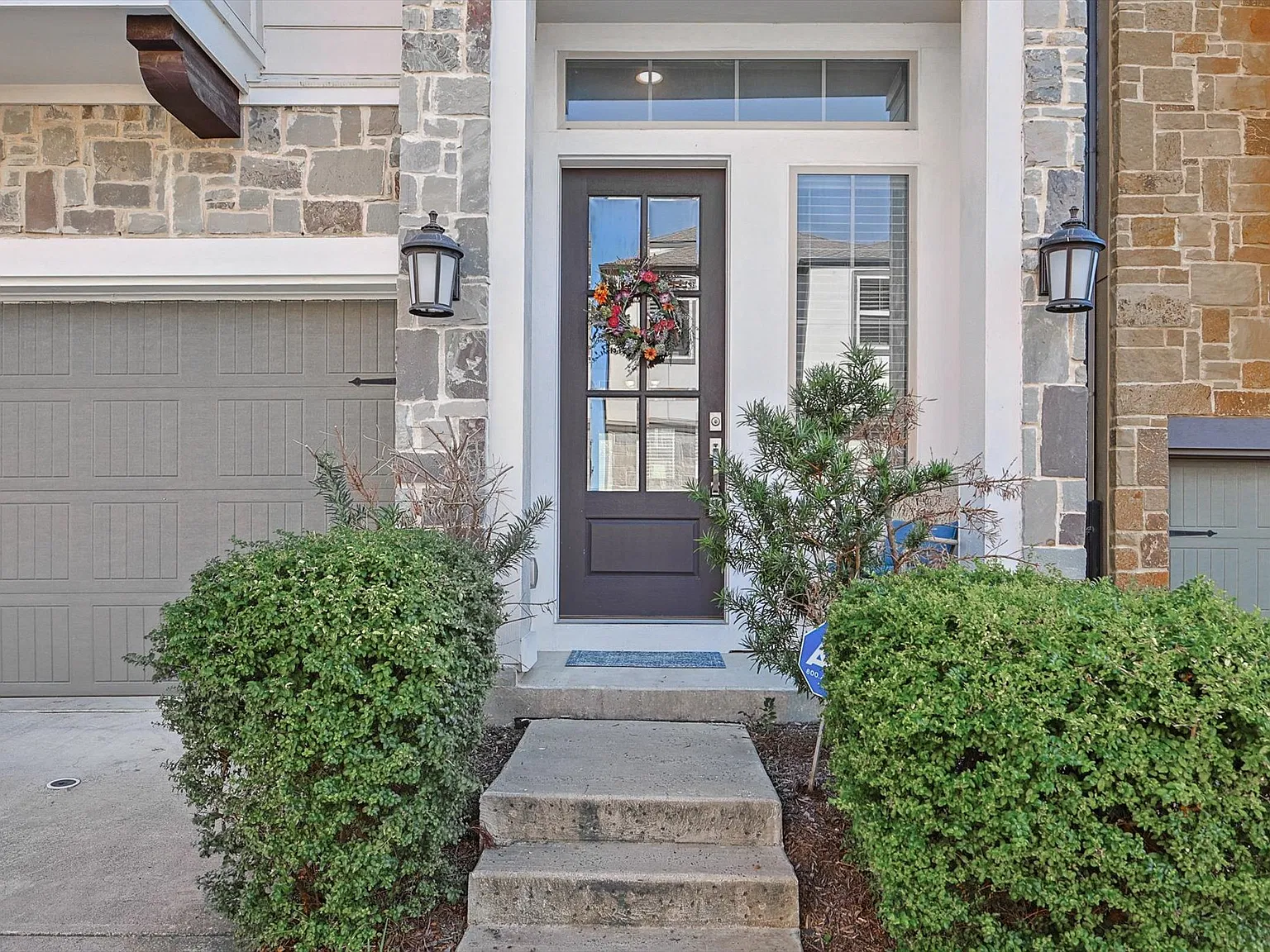 3 bed, 3.5 bath, 2000 sqft, $3,700 — Photo 2