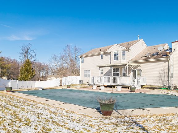 5th image of 12 Orchard Dr
