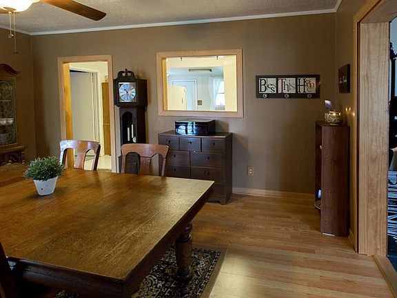 This room offers pretty laminate flooring.
