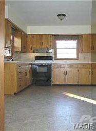 Large Bright Kitchen.