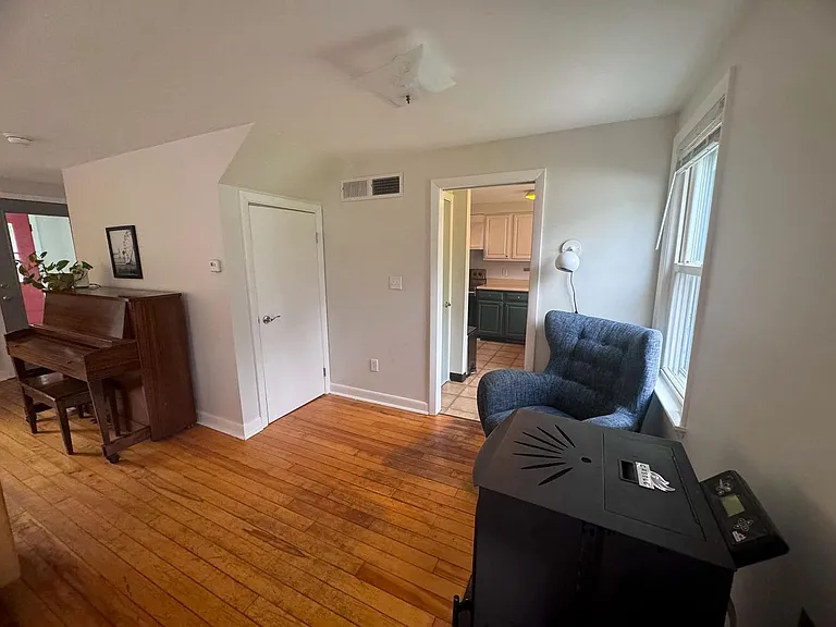 114 Columbia Ave — Photo 6