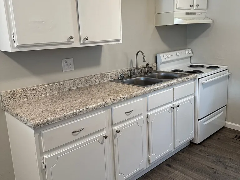 26 Foxboro Cv #R — Photo 2