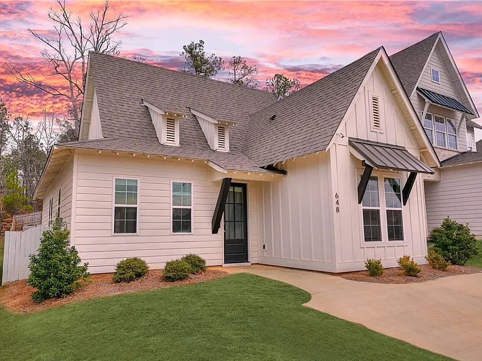 648 Village Dr
