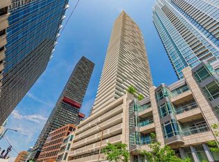 2221 Yonge St #5704, Toronto, ON